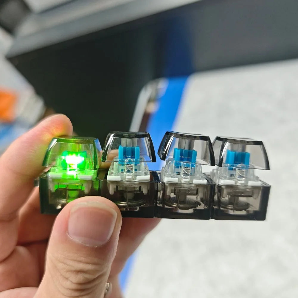 Keyboard Keycap Stress Relief Keychain Mechanical 4 Button Fidget Tool for Adult Kids Office Decompression Gadget Tech Keychain