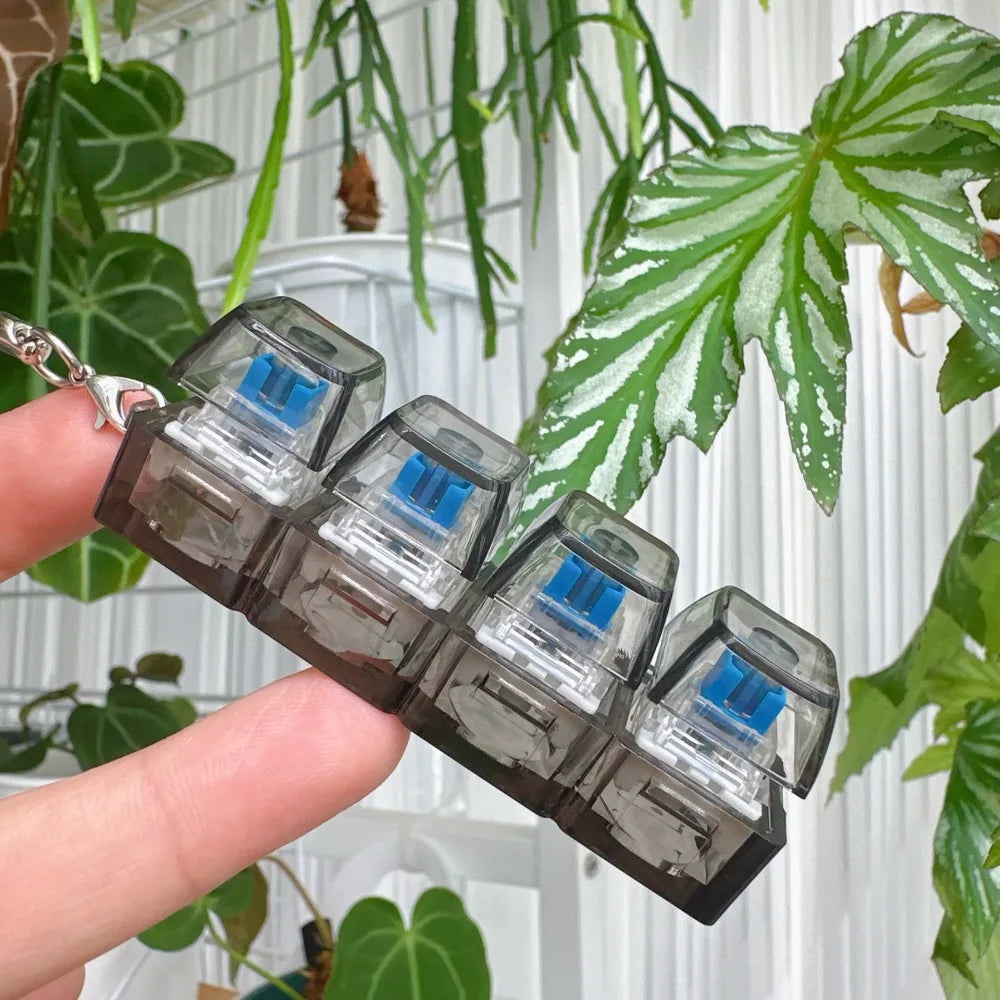 Keyboard Keycap Stress Relief Keychain Mechanical 4 Button Fidget Tool for Adult Kids Office Decompression Gadget Tech Keychain